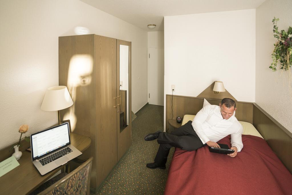 Das Fritz Hotel Schwerin Schoene Lage Im Gruenen Mit Regionaler Kueche Kostenfreien Parkplaetzen Und E Ladestation Rom bilde